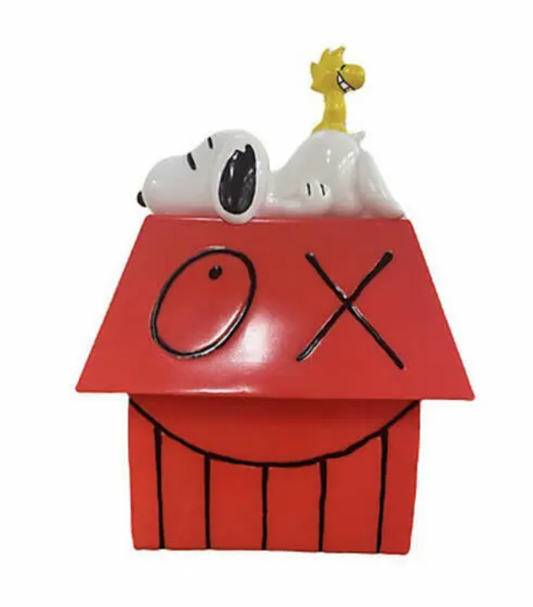 Andre Saraiva x Snoopy Dog House figure