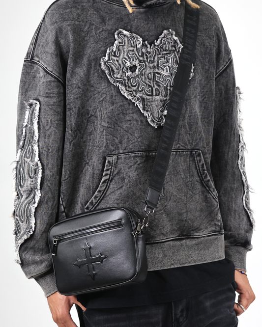 EVOL+VE 'FROM SIMPLE TO COMPLEX' LEATHER SIDE BAG BLACK